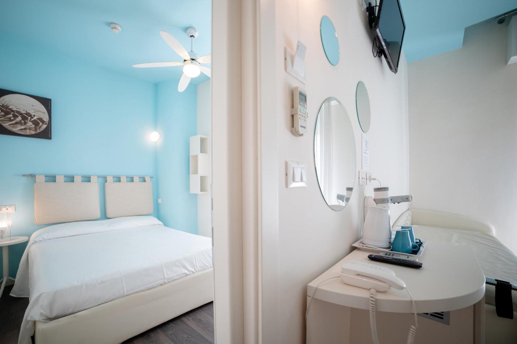 Hotel Casablanca Римини Екстериор снимка