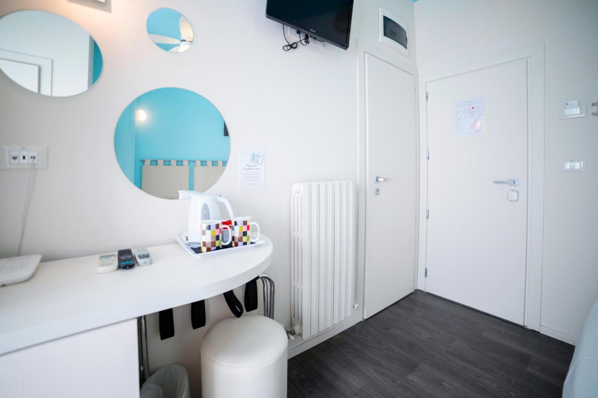 Hotel Casablanca Римини Екстериор снимка