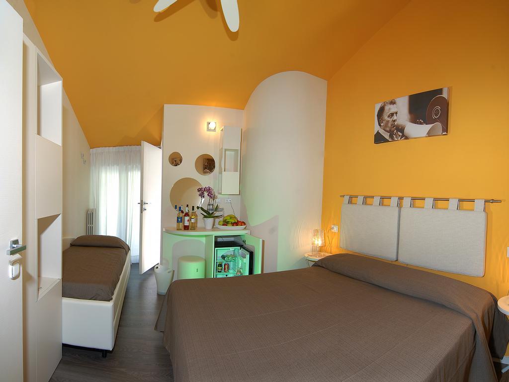 Hotel Casablanca Римини Екстериор снимка