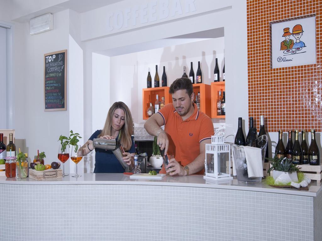 Hotel Casablanca Римини Екстериор снимка
