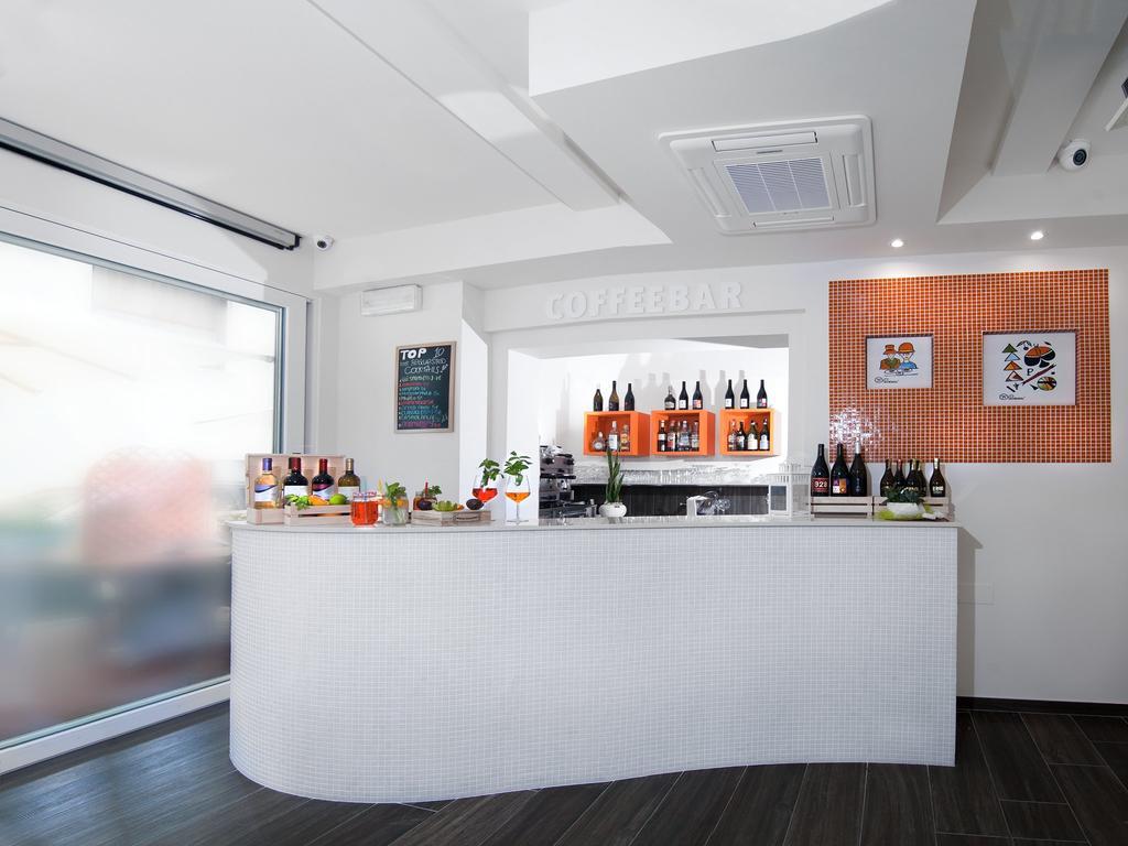 Hotel Casablanca Римини Екстериор снимка