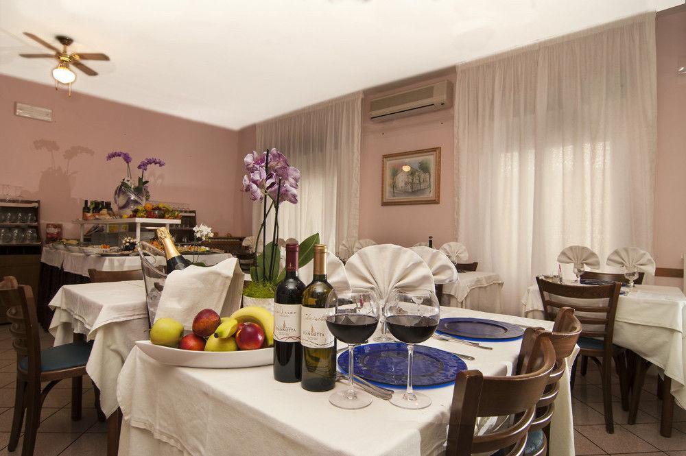 Hotel Casablanca Римини Екстериор снимка