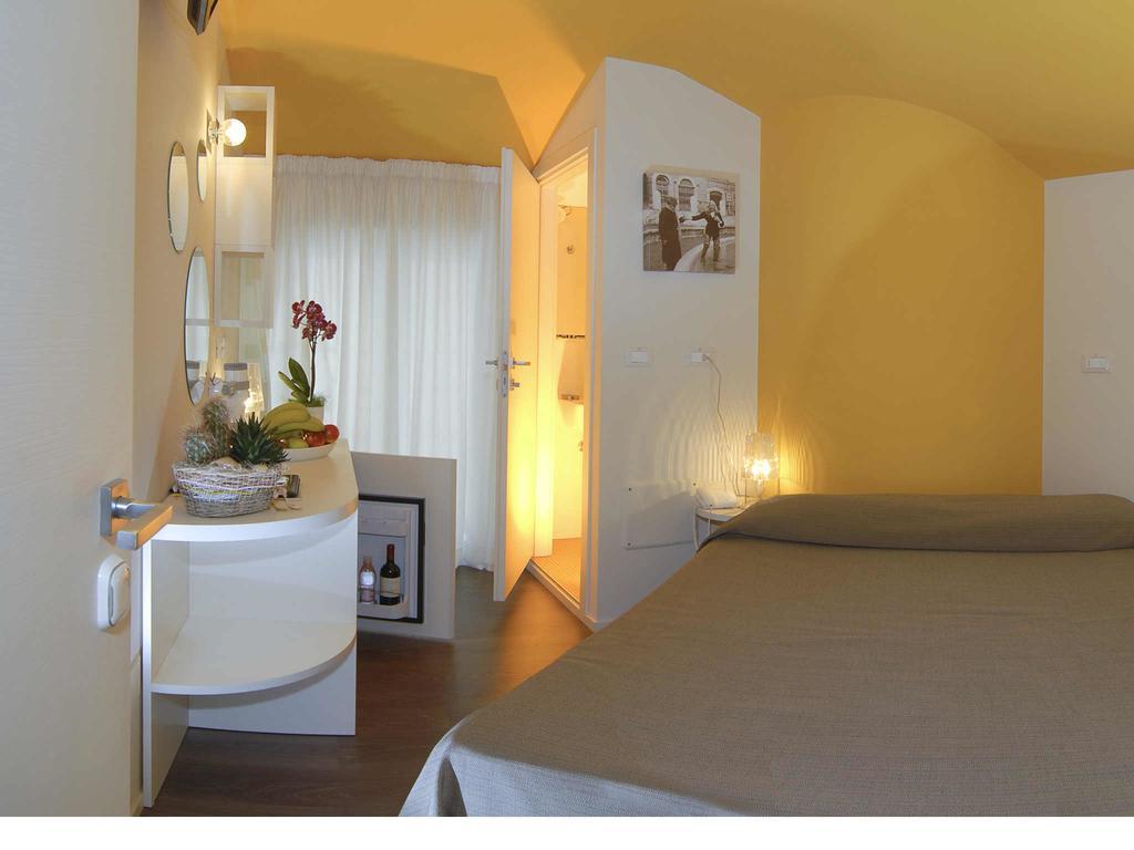 Hotel Casablanca Римини Стая снимка